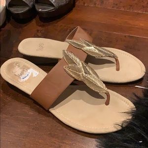 Flats Camel Gold Leaf Hardware